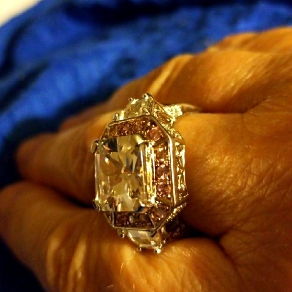 SHOW STOPPER!!!HEIRLOOM RING WITH AAA QUALITY CZS